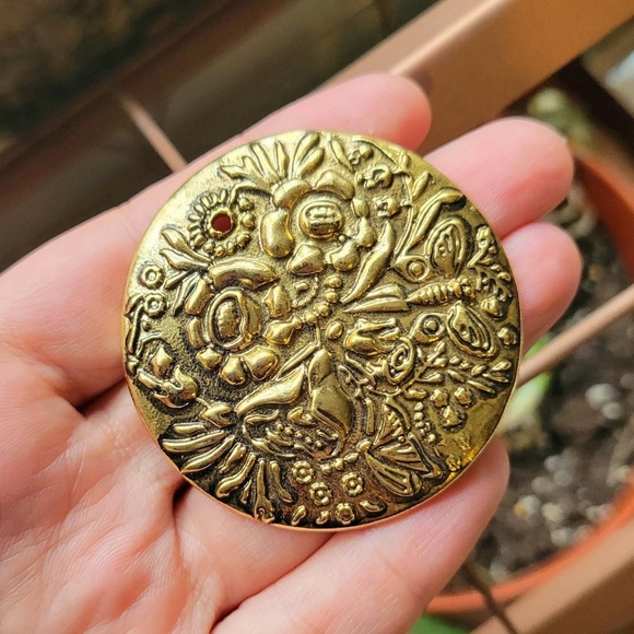 Vintage Ornate Gold Floral Boucher Lapel Brooch Pin - Picture 3 of 6